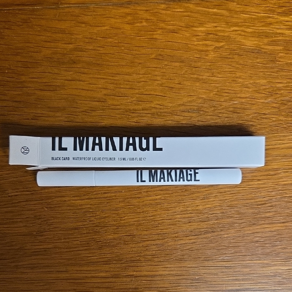 IL MAKIAGE Black Card Waterproof Liquid Eyeliner
